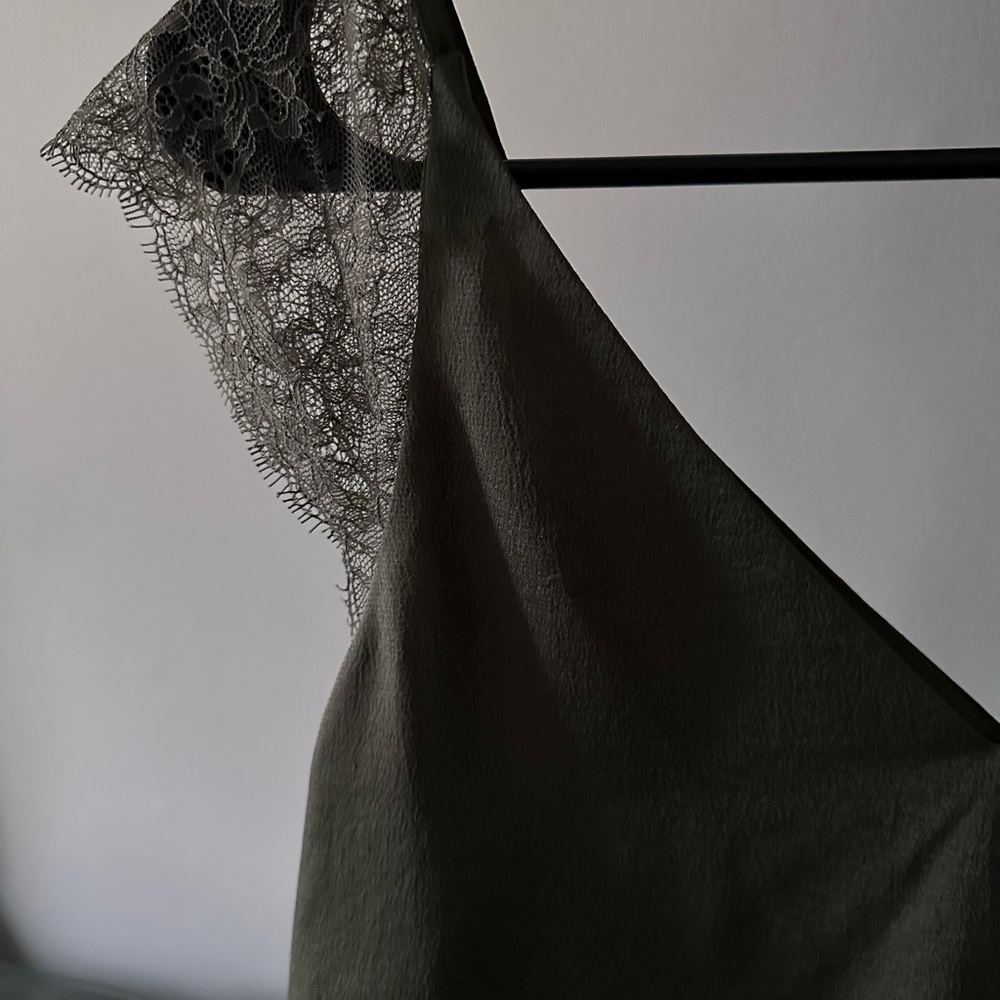 NWOT Express Top - Picture 2 of 2